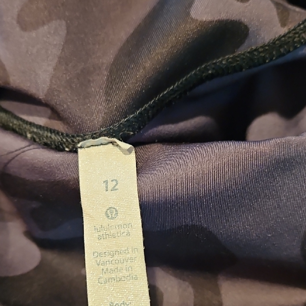 Lululemon Black Camouflage Leggings Align  25 Inch